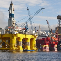 Brent sobe 5% após tocar máxima desde 2014